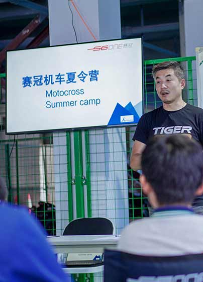 青少年机车夏令营